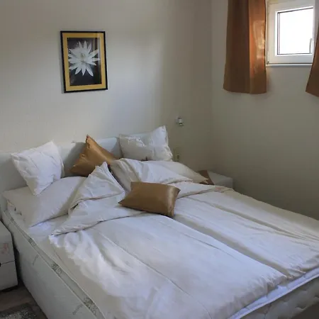 アパート Szanto ヘーヴィーズ